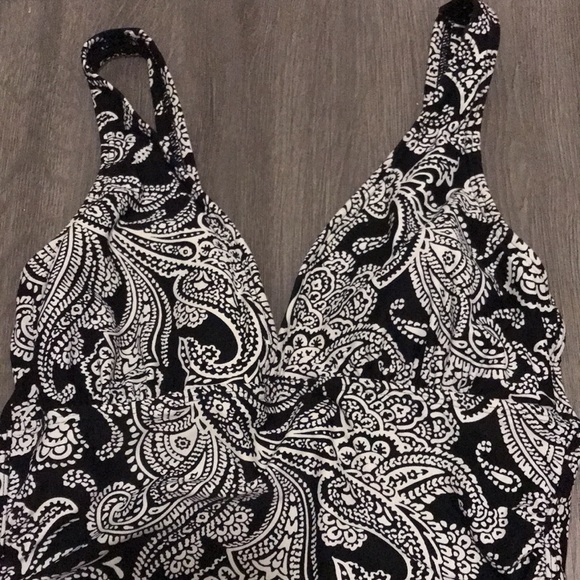 BEACH HOUSE SWIMSUIT - Picture 4 of 16